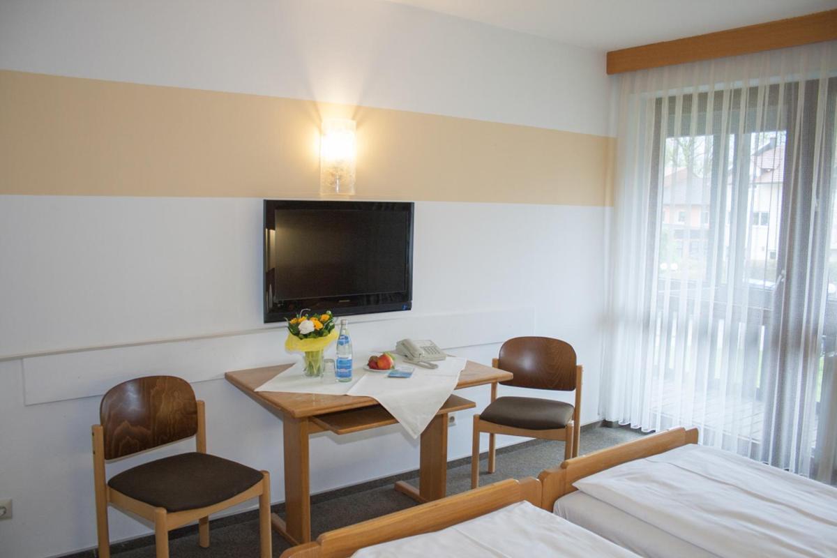Hotel Am Regenbogen Cham Esterno foto