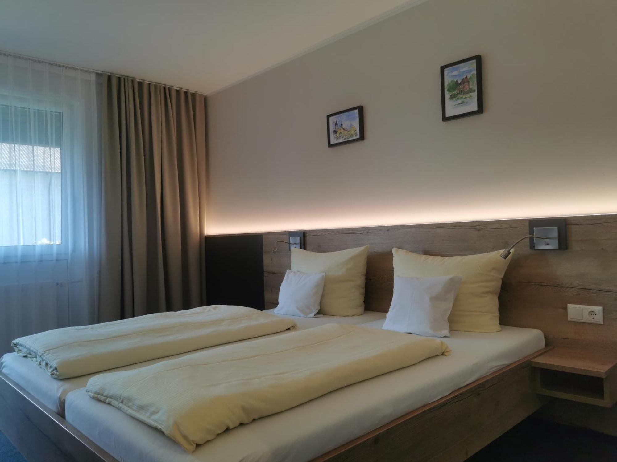 Hotel Am Regenbogen Cham Esterno foto